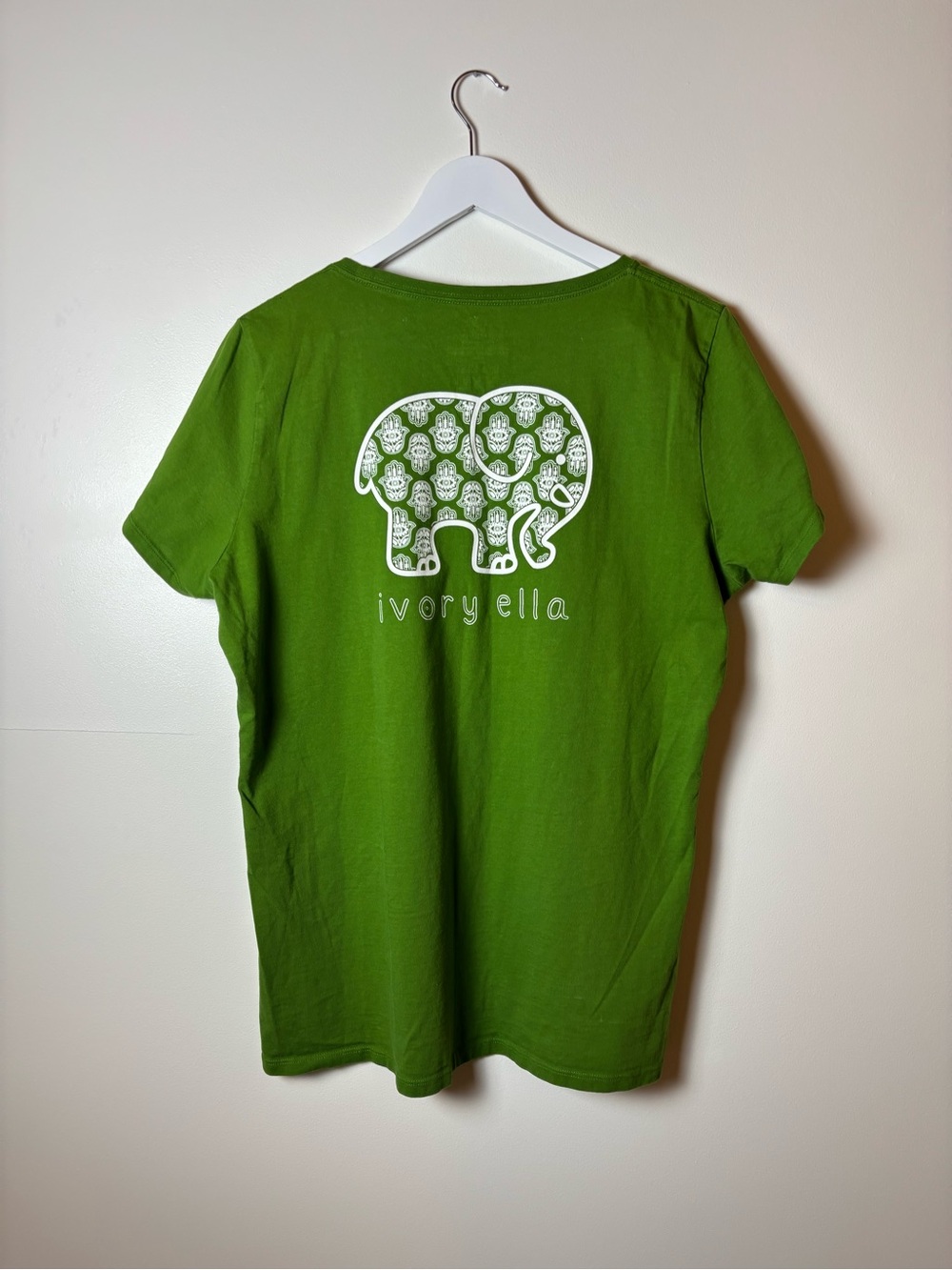 ivory ella Green Short Sleeve Tee w/Pocket Elephant Logo w/white hasma on back - Picture 3 of 5
